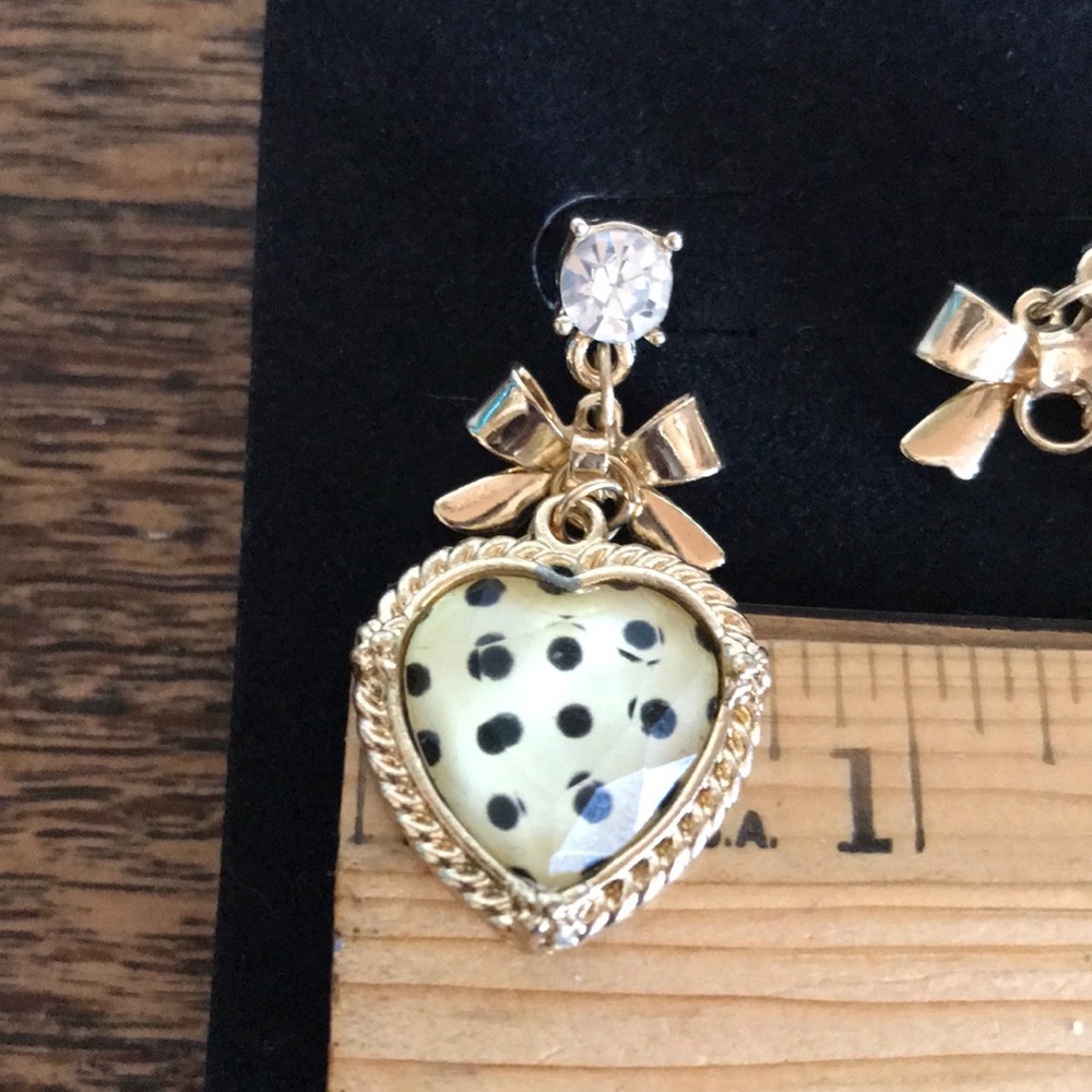 Polka dot heart & bow earrings - Picture 3 of 3